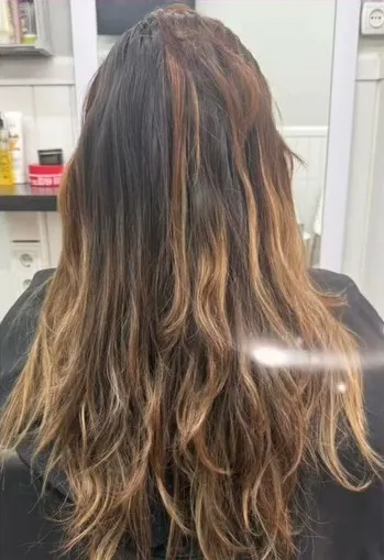 Antes: pelo largo con mechas cobrizas desiguales